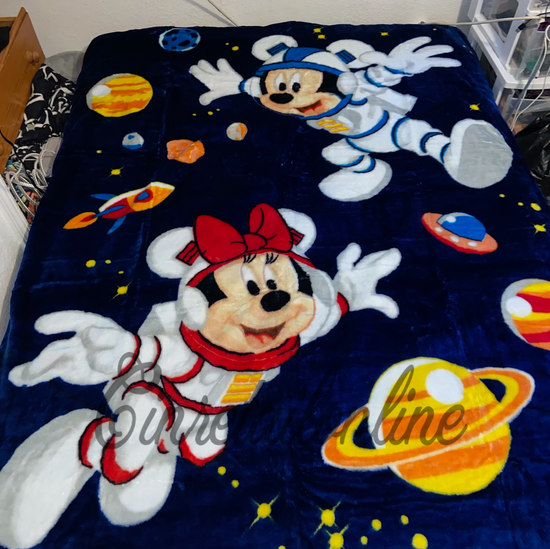 Mickey Mouse and Minnie Mouse blankets Cinretailonline